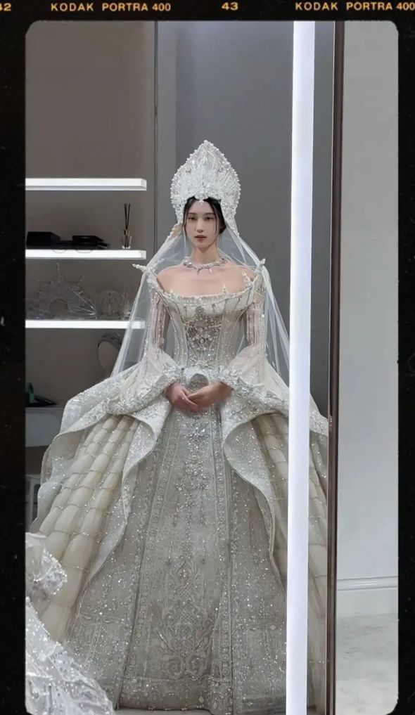 12套婚纱没一件好看网友评价品味太差J9国际集团徐艺洋黄子韬10月婚礼试(图2)